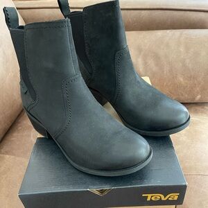 New! Teva Anaya Chelsea Boots
